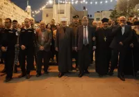 قوات الامن الوطني تؤمن وتشارك بإضاءة شجرة الميلاد في جنين .